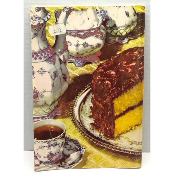 Culinary Arts Institute Chocolate Desserts Cookbook 1973 218 Delicious Recipes - Picture 5 of 9